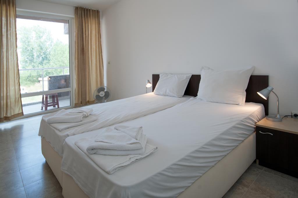 Stella Polaris Apartcomplex Slântsjev Brjag Rom bilde