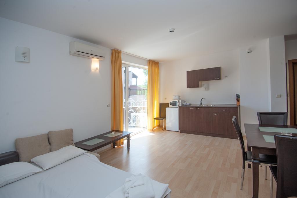Stella Polaris Apartcomplex Slântsjev Brjag Rom bilde