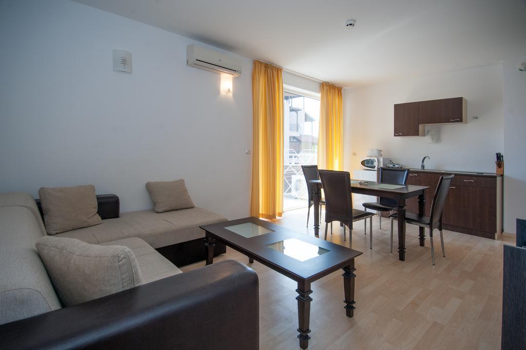 Stella Polaris Apartcomplex Slântsjev Brjag Rom bilde